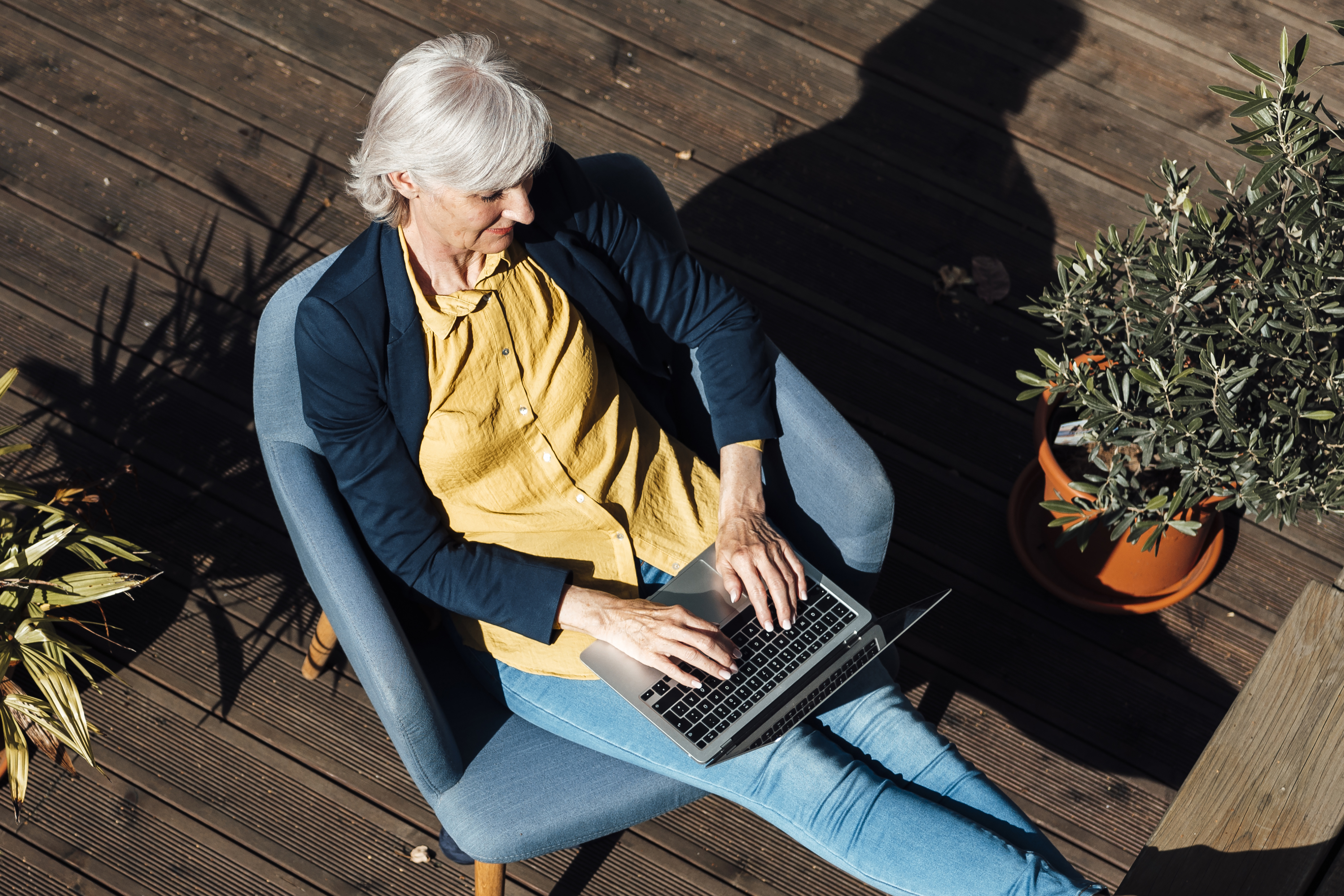 A woman on her computer sitting outside